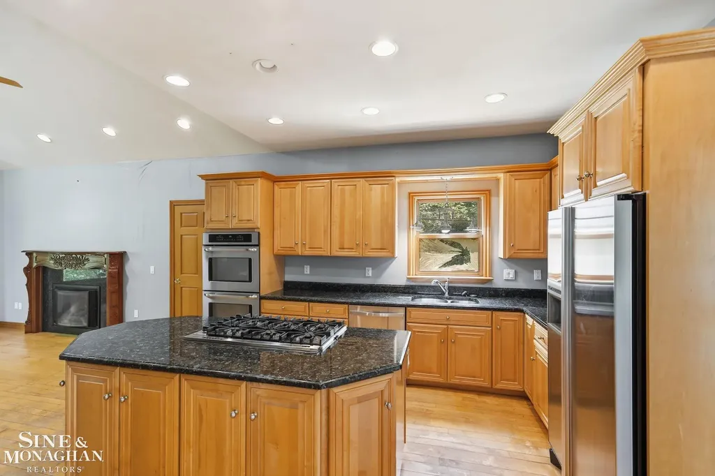 5950 Rosewood Parkway White Lake Charter Township MI 48383