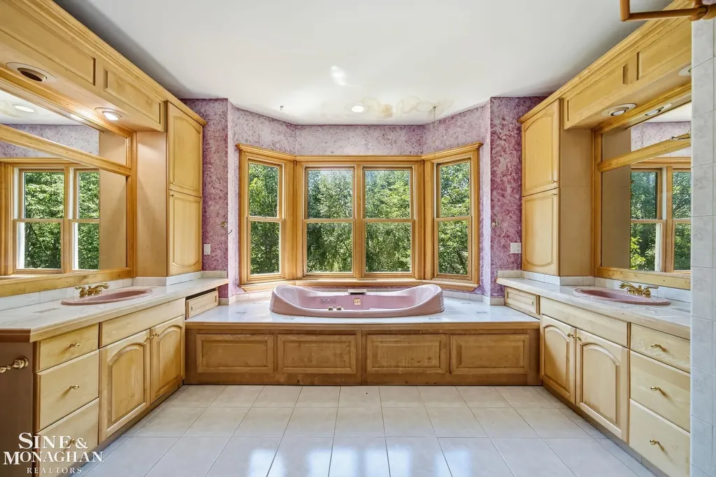 5950 Rosewood Parkway White Lake Charter Township MI 48383