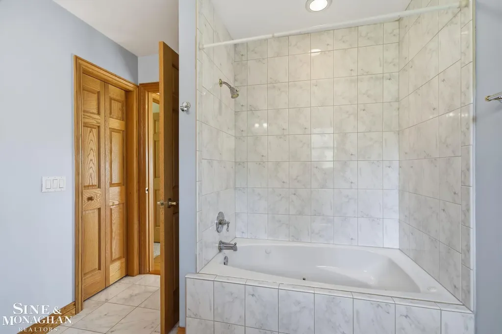 5950 Rosewood Parkway White Lake Charter Township MI 48383