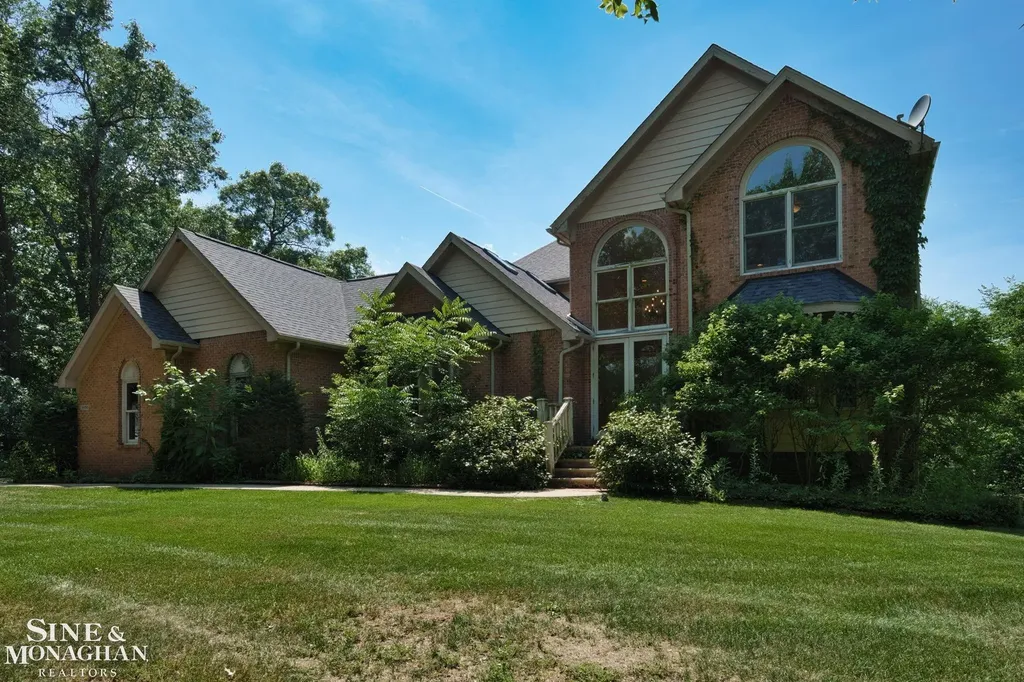 5950 Rosewood Parkway White Lake Charter Township MI 48383
