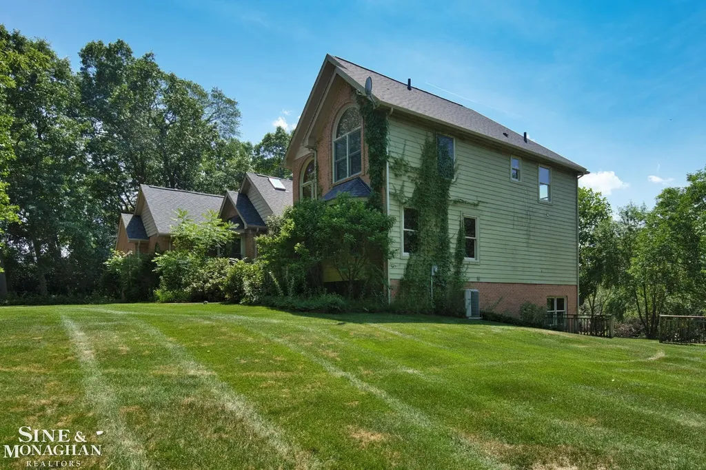 5950 Rosewood Parkway White Lake Charter Township MI 48383