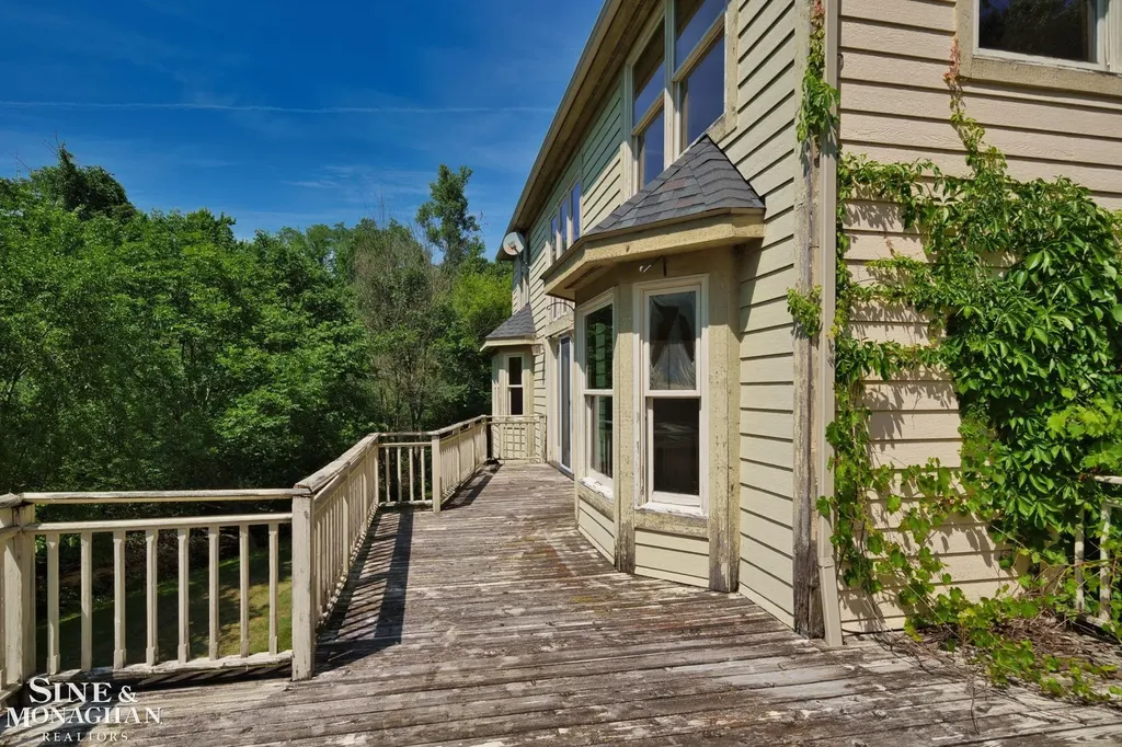 5950 Rosewood Parkway White Lake Charter Township MI 48383