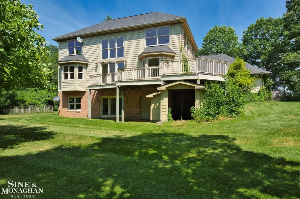 5950 Rosewood Parkway White Lake Charter Township MI 48383