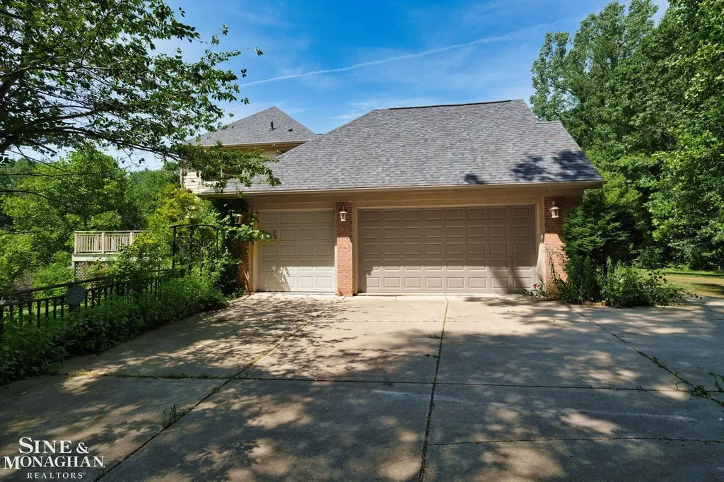 5950 Rosewood Parkway White Lake Charter Township MI 48383