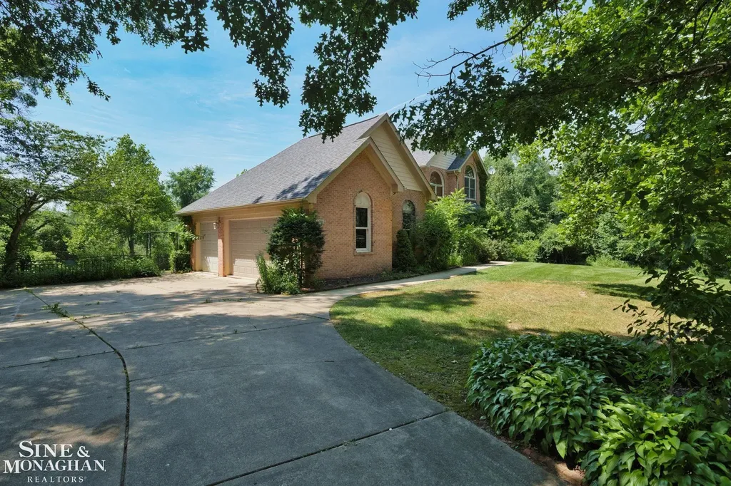 5950 Rosewood Parkway White Lake Charter Township MI 48383