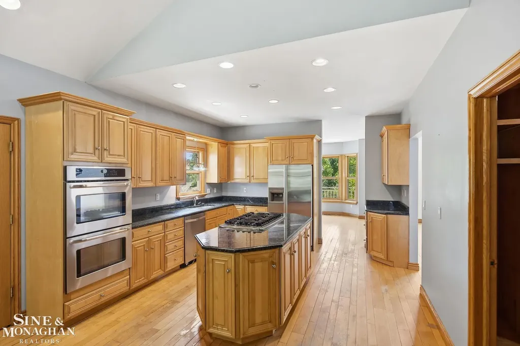 5950 Rosewood Parkway White Lake Charter Township MI 48383