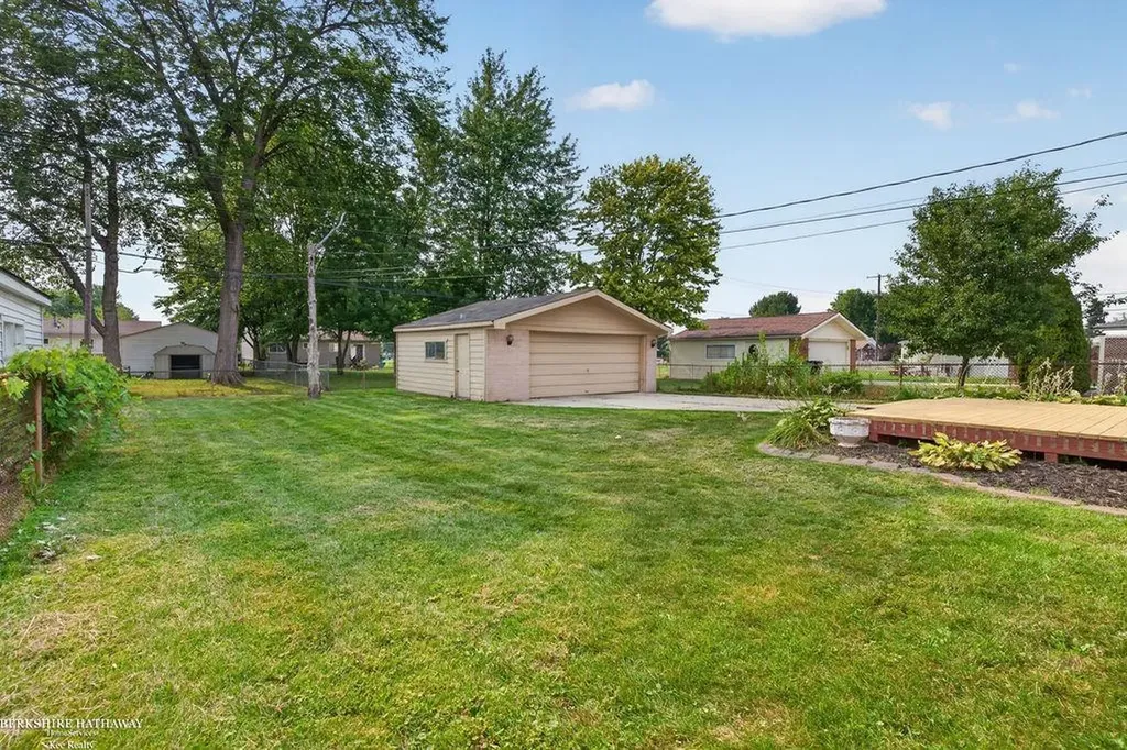 26551 Collingwood Street Roseville City MI 48066