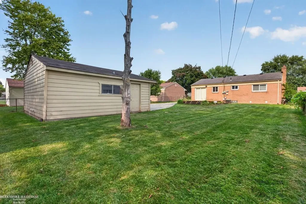 26551 Collingwood Street Roseville City MI 48066
