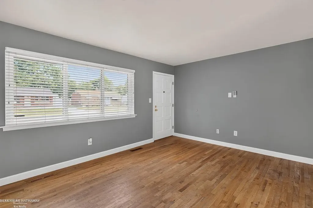 26551 Collingwood Street Roseville City MI 48066