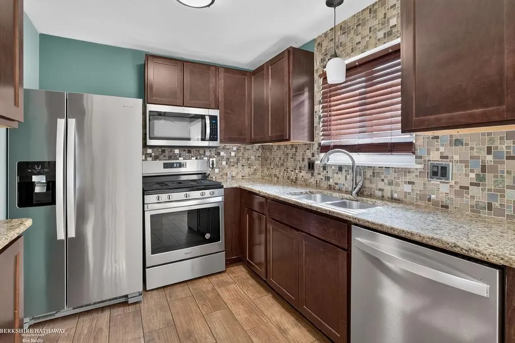 26551 Collingwood Street Roseville City MI 48066