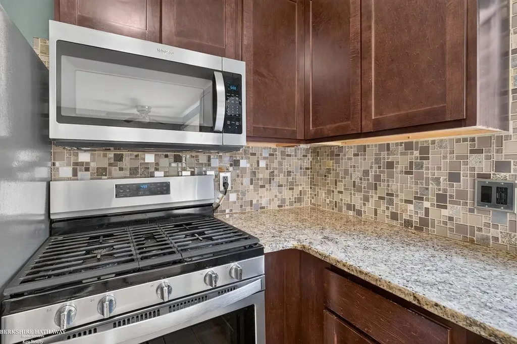 26551 Collingwood Street Roseville City MI 48066