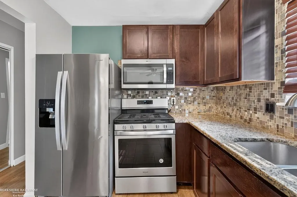 26551 Collingwood Street Roseville City MI 48066