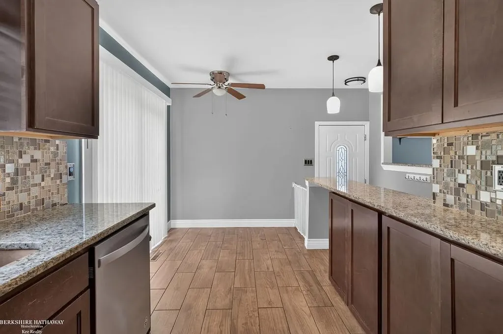 26551 Collingwood Street Roseville City MI 48066