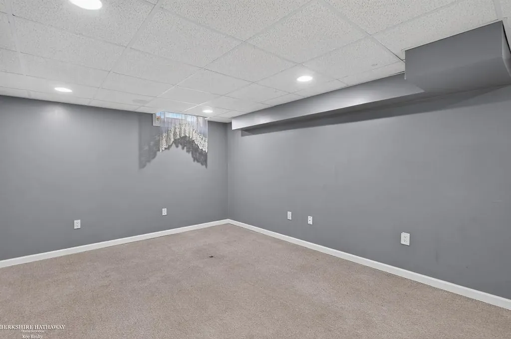 26551 Collingwood Street Roseville City MI 48066