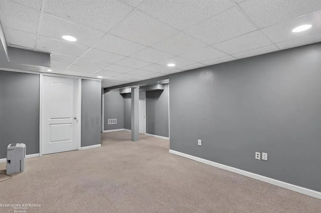 26551 Collingwood Street Roseville City MI 48066