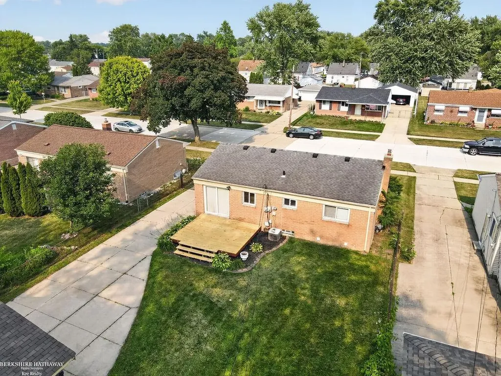 26551 Collingwood Street Roseville City MI 48066