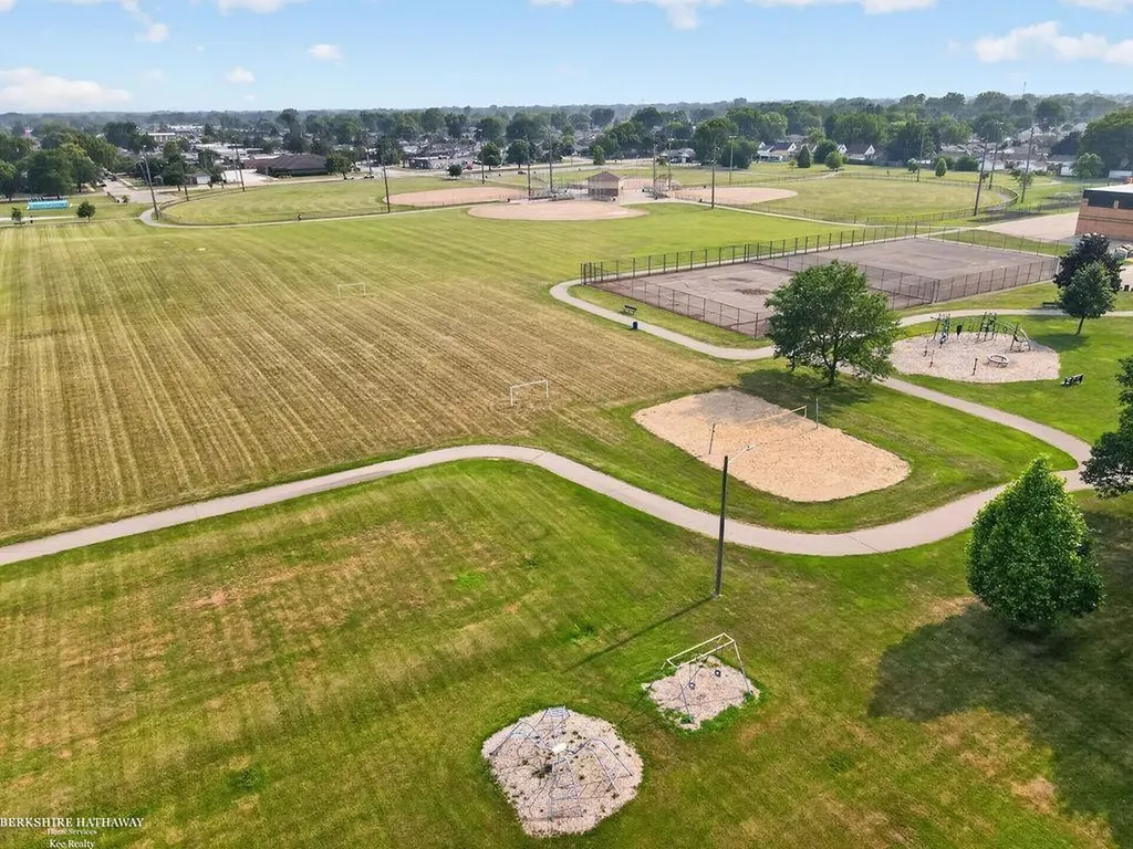 26551 Collingwood Street Roseville City MI 48066