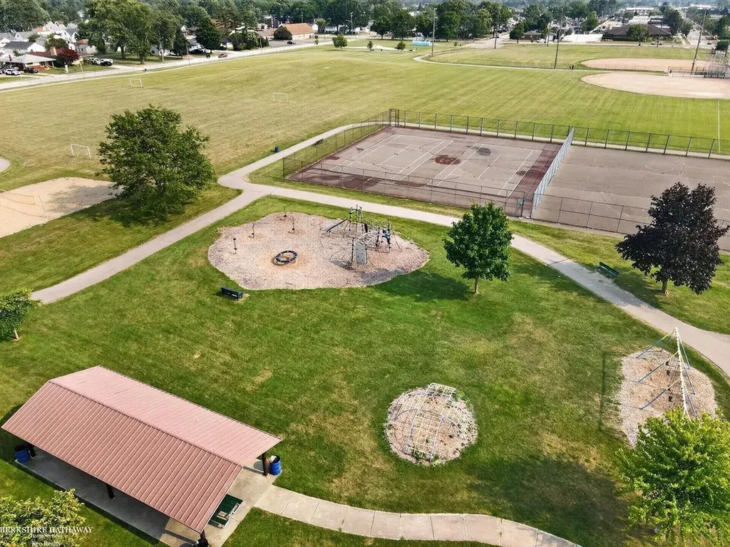 26551 Collingwood Street Roseville City MI 48066