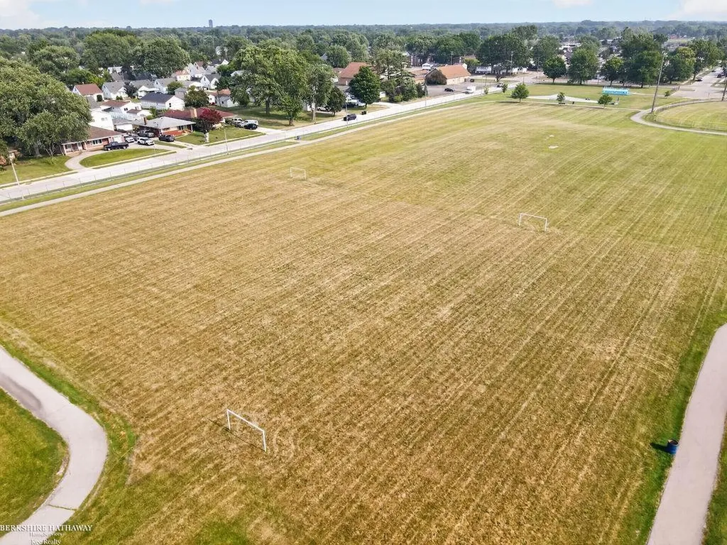 26551 Collingwood Street Roseville City MI 48066