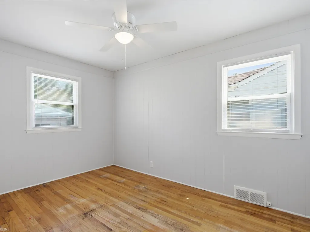 19197 Woodland Street Harper Woods City MI 48225