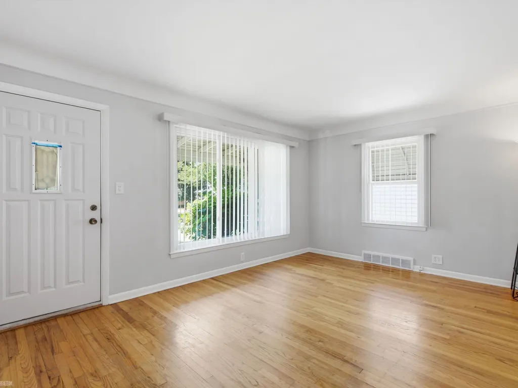19197 Woodland Street Harper Woods City MI 48225