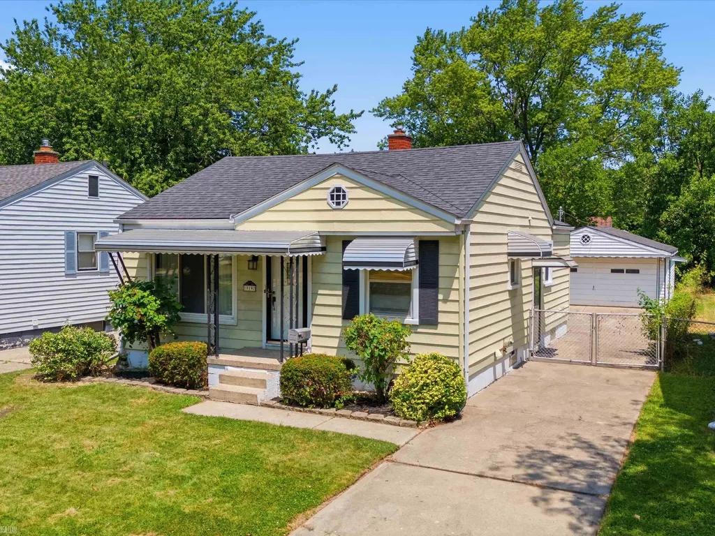 19197 Woodland Street Harper Woods City MI 48225