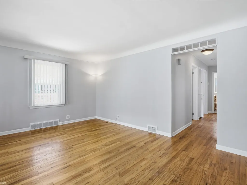19197 Woodland Street Harper Woods City MI 48225