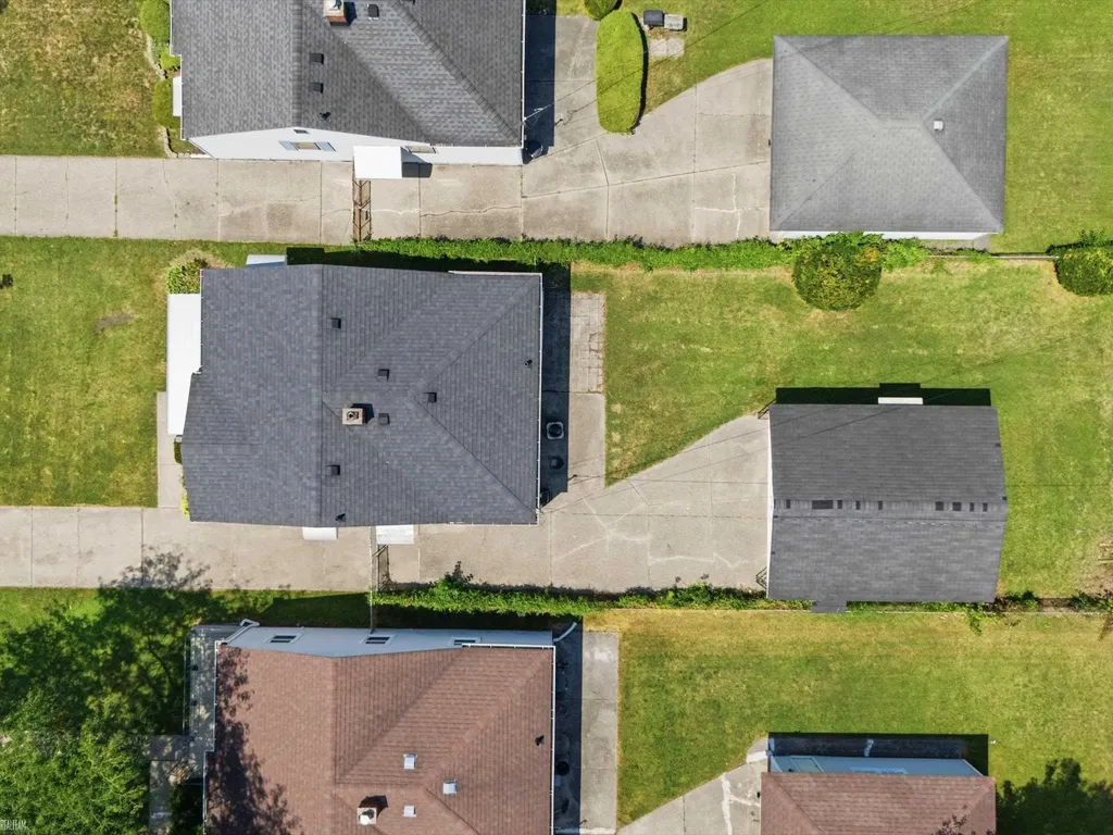 19197 Woodland Street Harper Woods City MI 48225