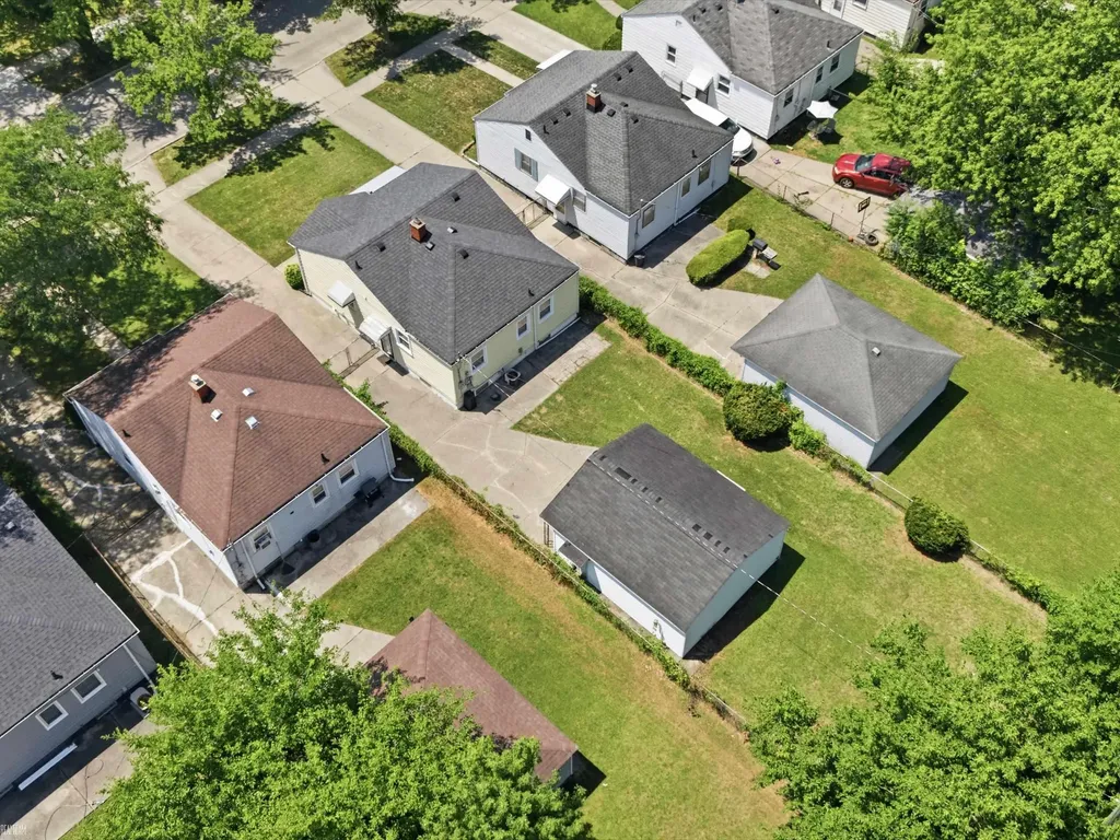 19197 Woodland Street Harper Woods City MI 48225