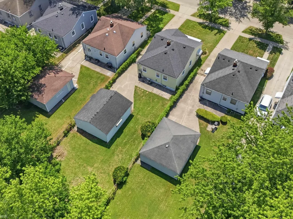 19197 Woodland Street Harper Woods City MI 48225