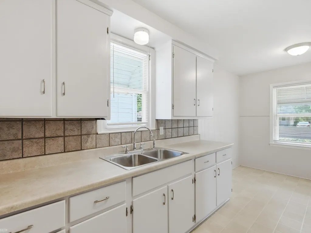 19197 Woodland Street Harper Woods City MI 48225