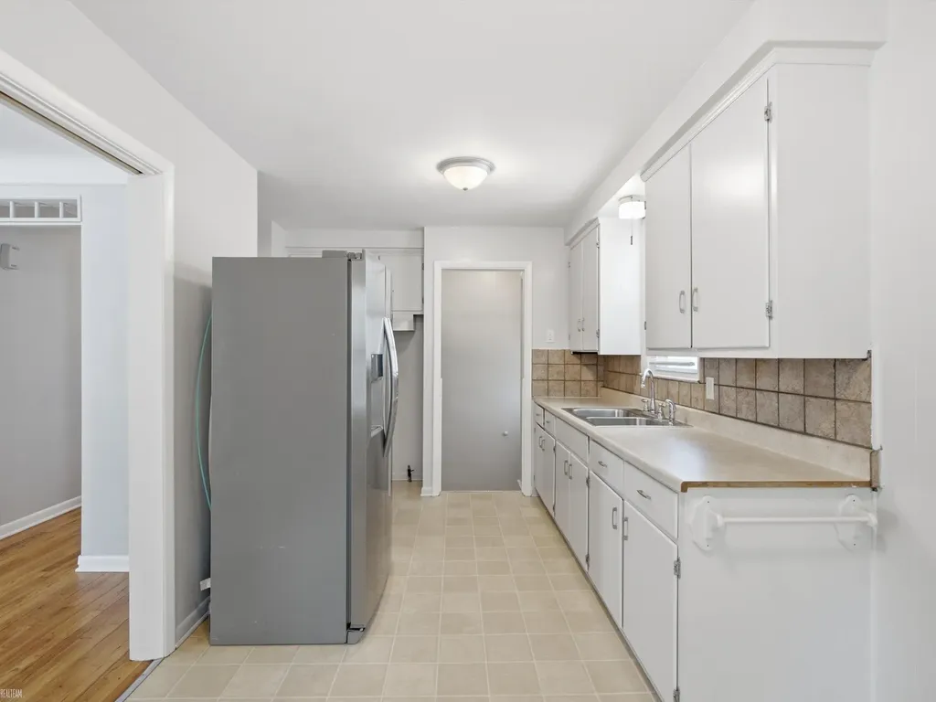 19197 Woodland Street Harper Woods City MI 48225