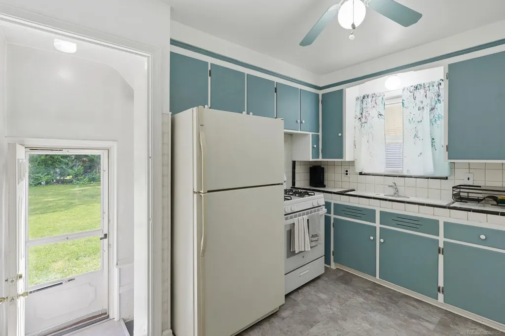 17358 Wakenden Street Redford Charter Township MI 48240