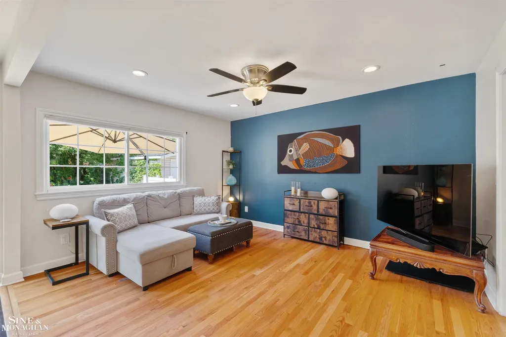 407 Lothrop Road Grosse Pointe Farms City MI 48236