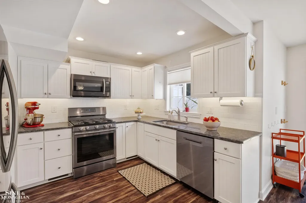 407 Lothrop Road Grosse Pointe Farms City MI 48236