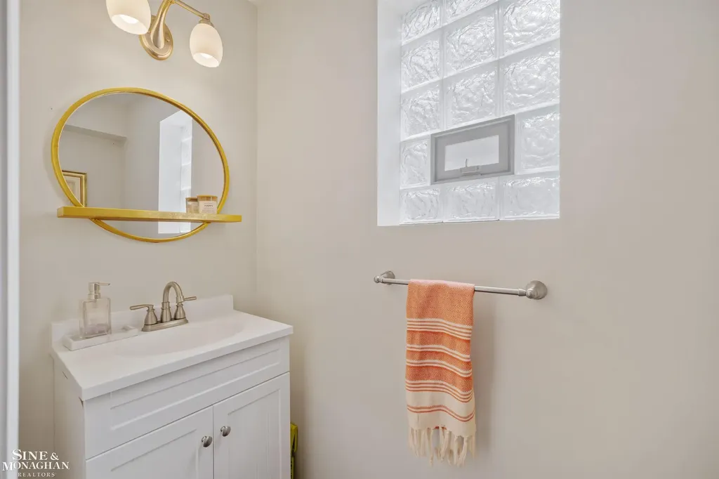 407 Lothrop Road Grosse Pointe Farms City MI 48236