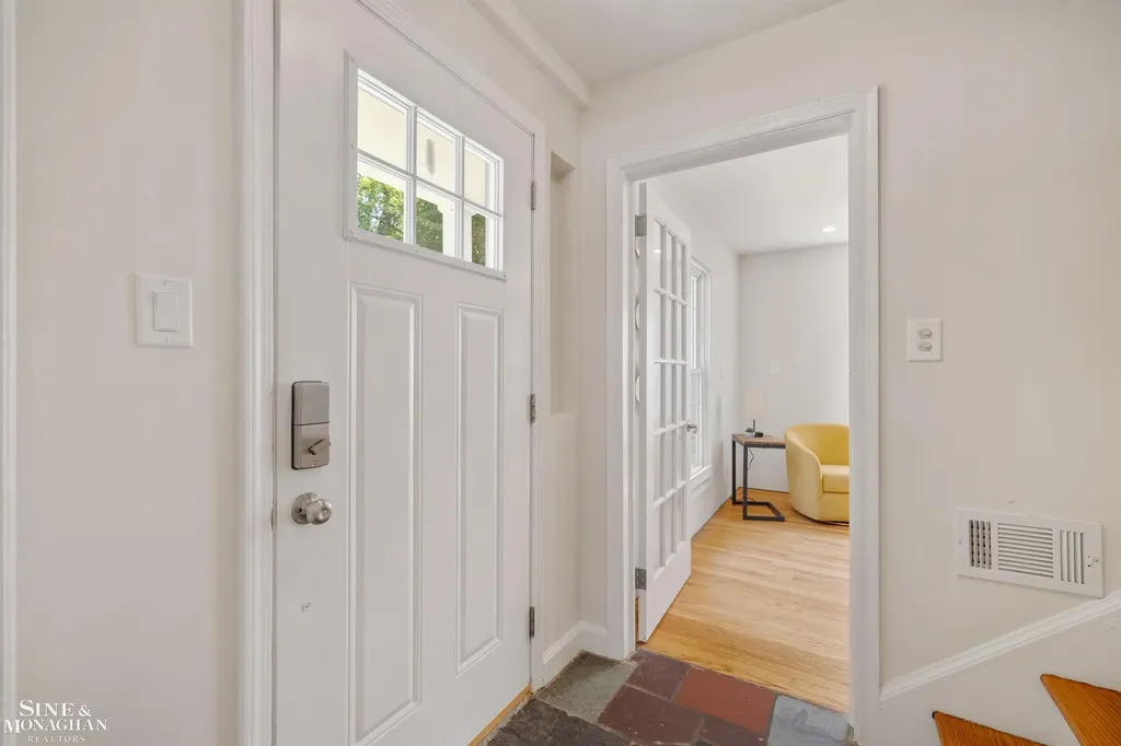 407 Lothrop Road Grosse Pointe Farms City MI 48236