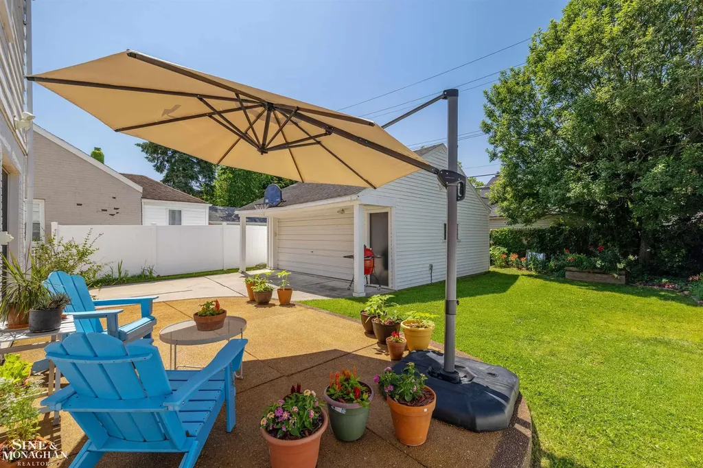 407 Lothrop Road Grosse Pointe Farms City MI 48236
