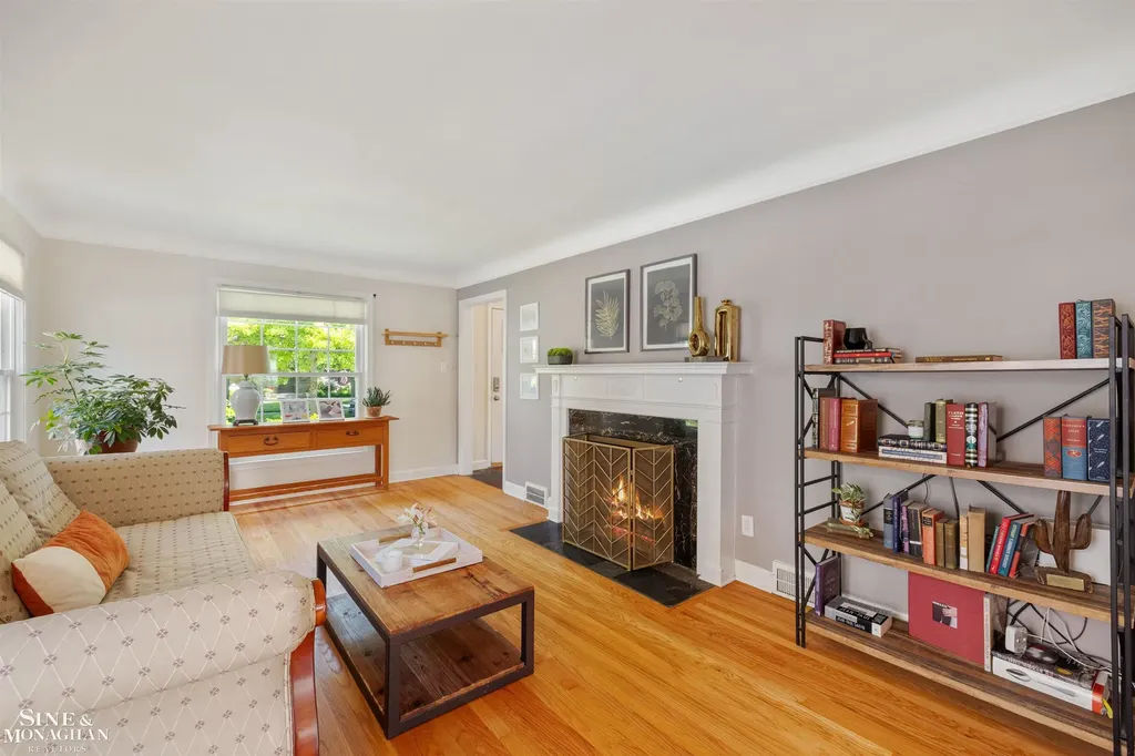 407 Lothrop Road Grosse Pointe Farms City MI 48236