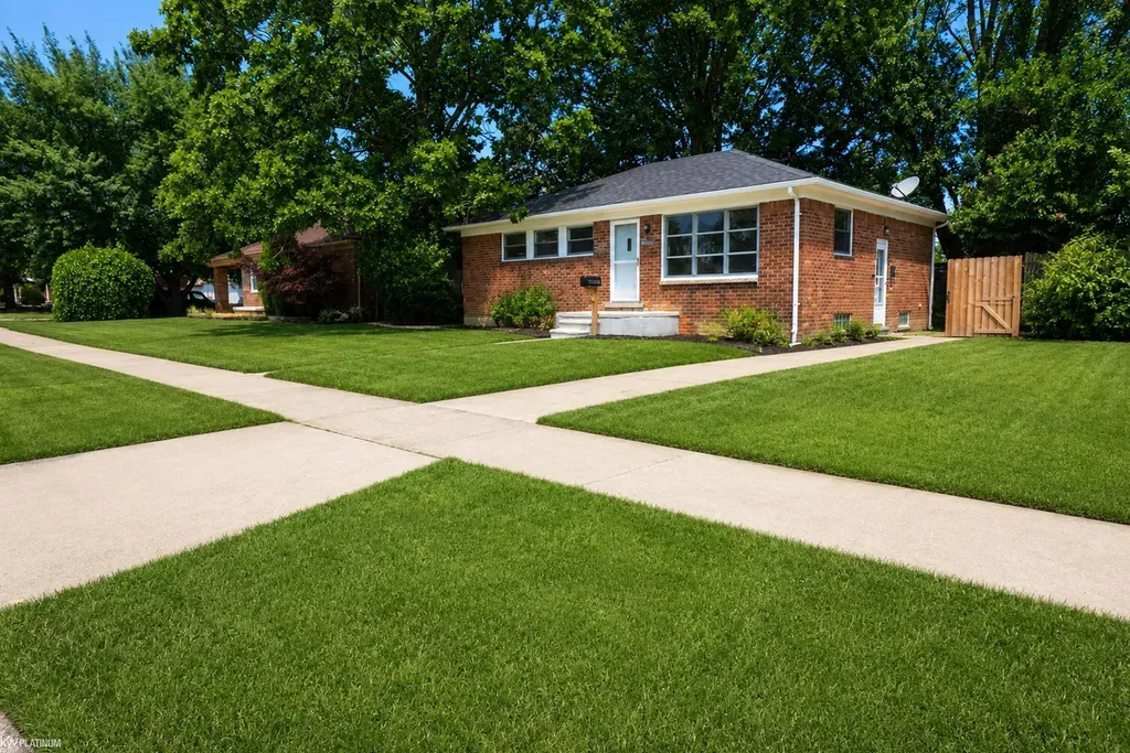 17225 Bell Avenue Eastpointe City MI 48021