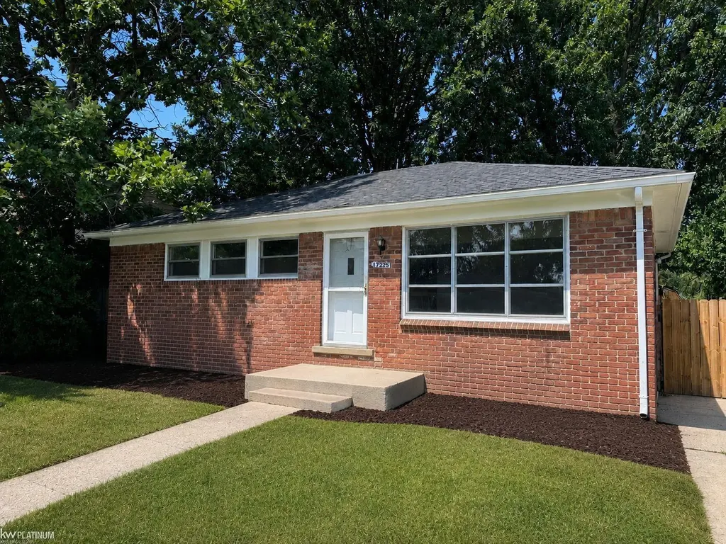 17225 Bell Avenue Eastpointe City MI 48021