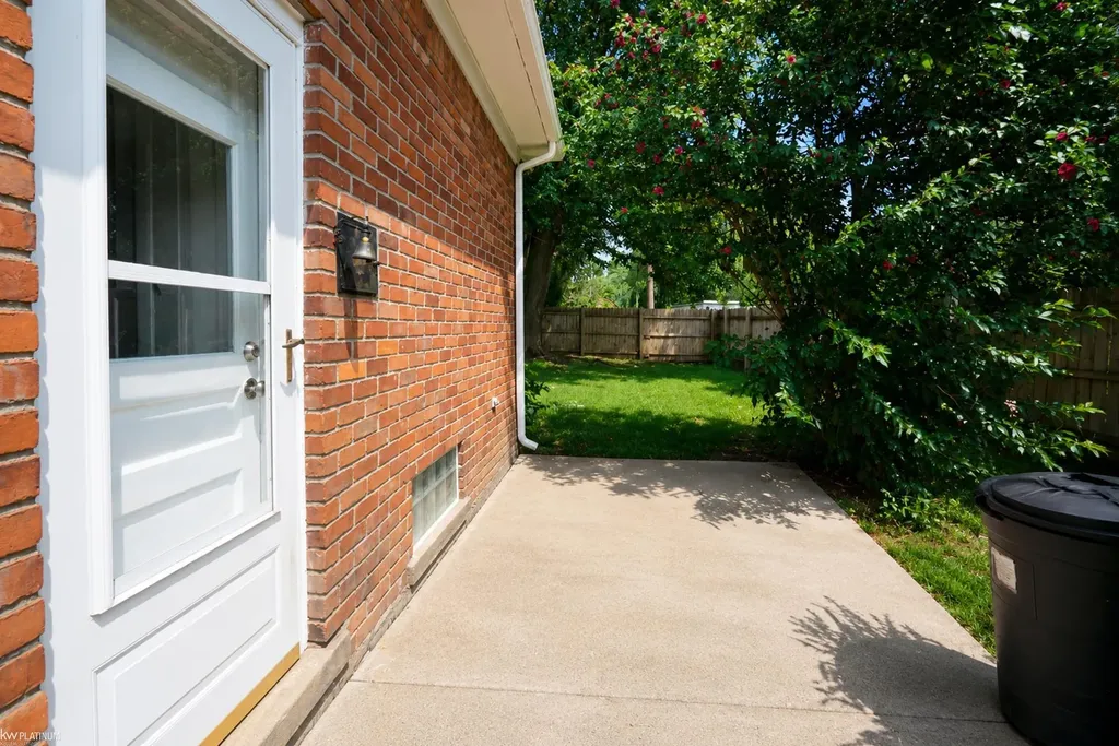 17225 Bell Avenue Eastpointe City MI 48021