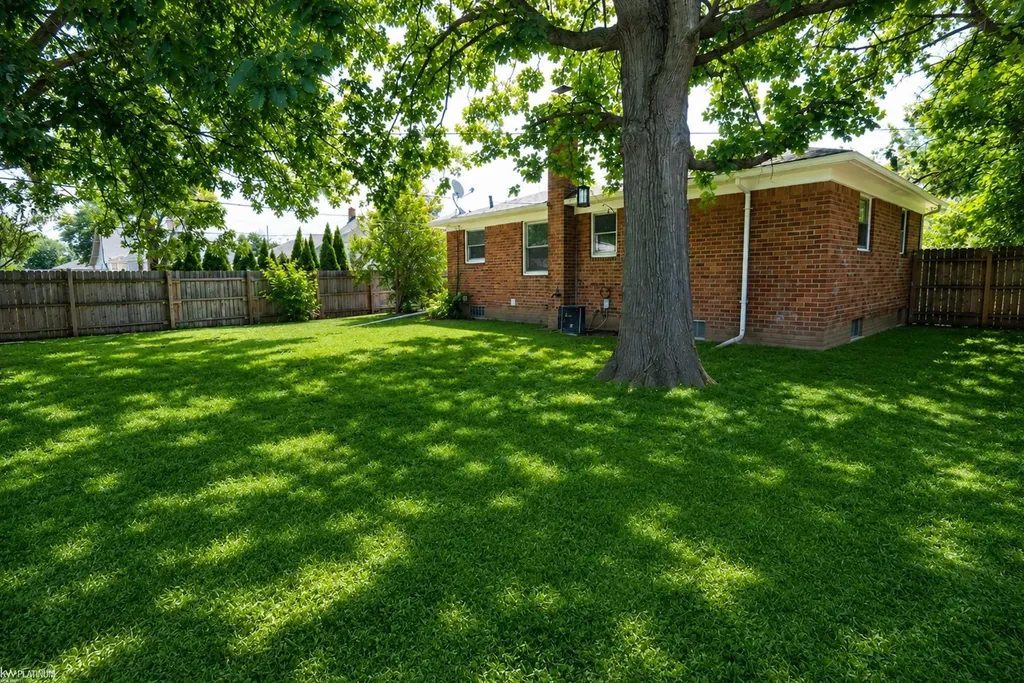 17225 Bell Avenue Eastpointe City MI 48021