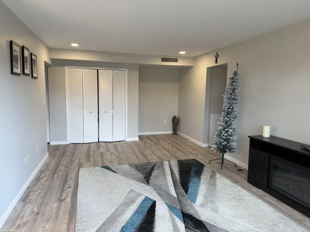 322 Riviera Street St. Clair Shores City MI 48080
