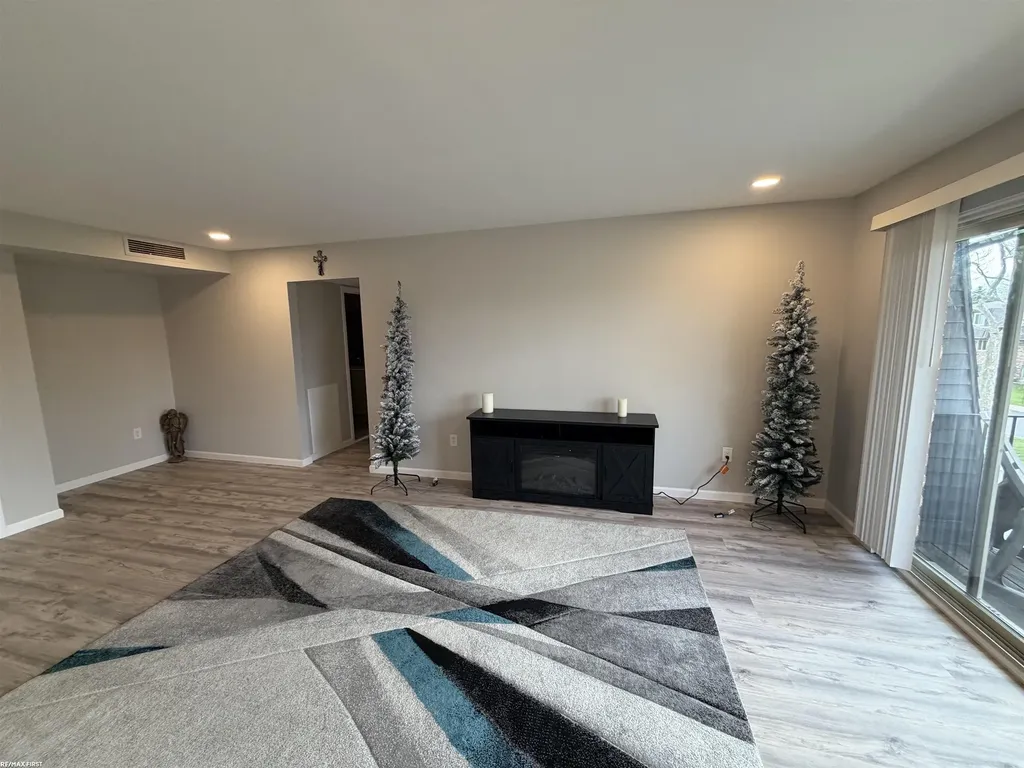 322 Riviera Street St. Clair Shores City MI 48080