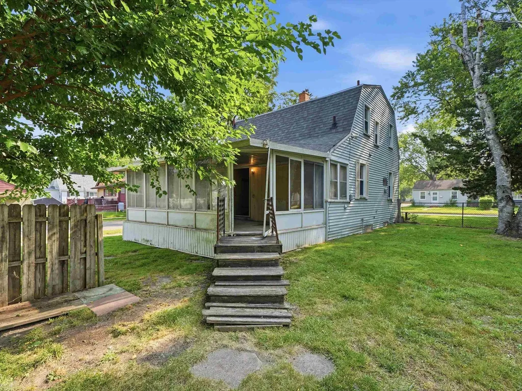 18513 Wakenden Street Redford Charter Township MI 48240