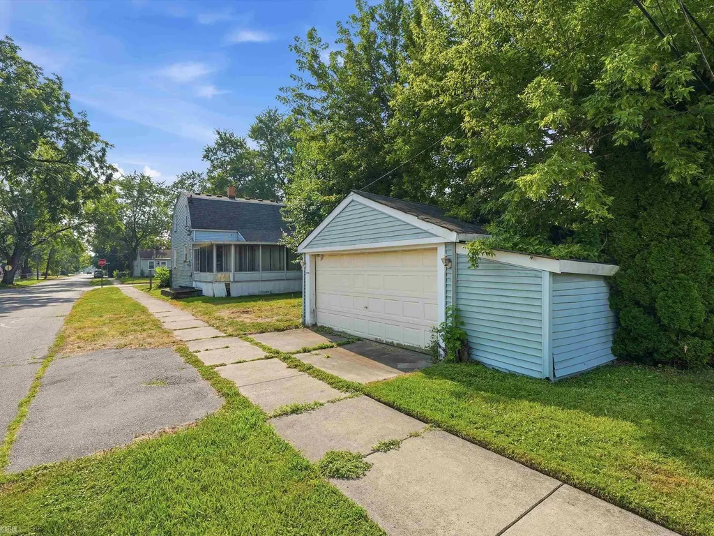18513 Wakenden Street Redford Charter Township MI 48240