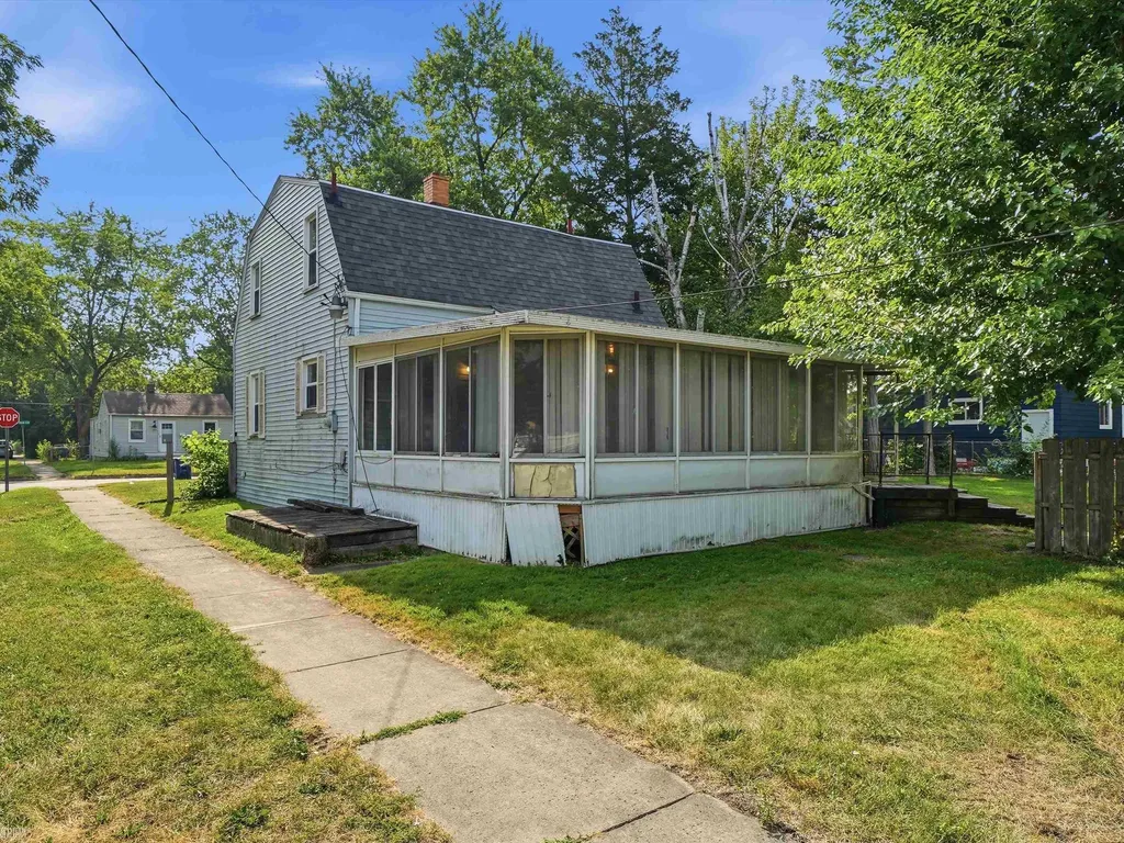 18513 Wakenden Street Redford Charter Township MI 48240