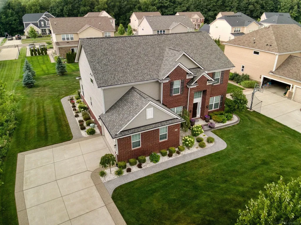 950 Weber Court Lake Orion Village MI 48360