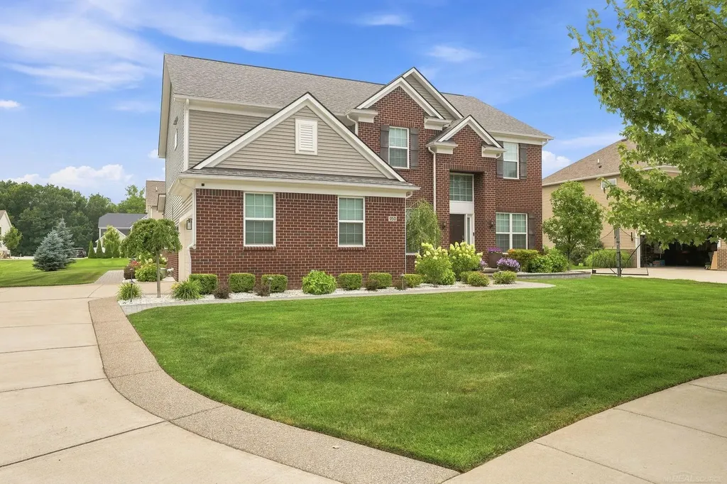 950 Weber Court Lake Orion Village MI 48360